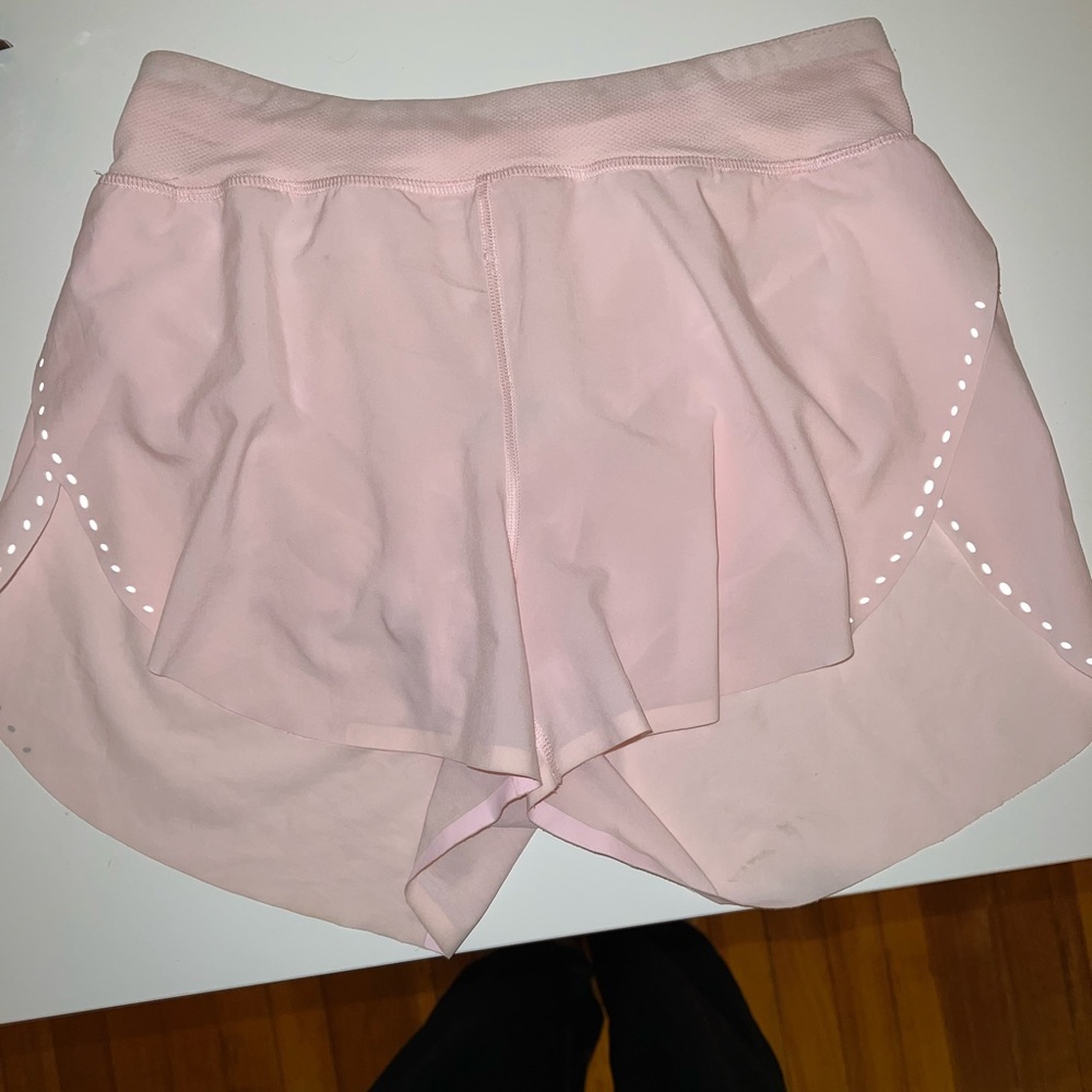 lululemon find your pace strawberry milkshake shorts (size 4)
